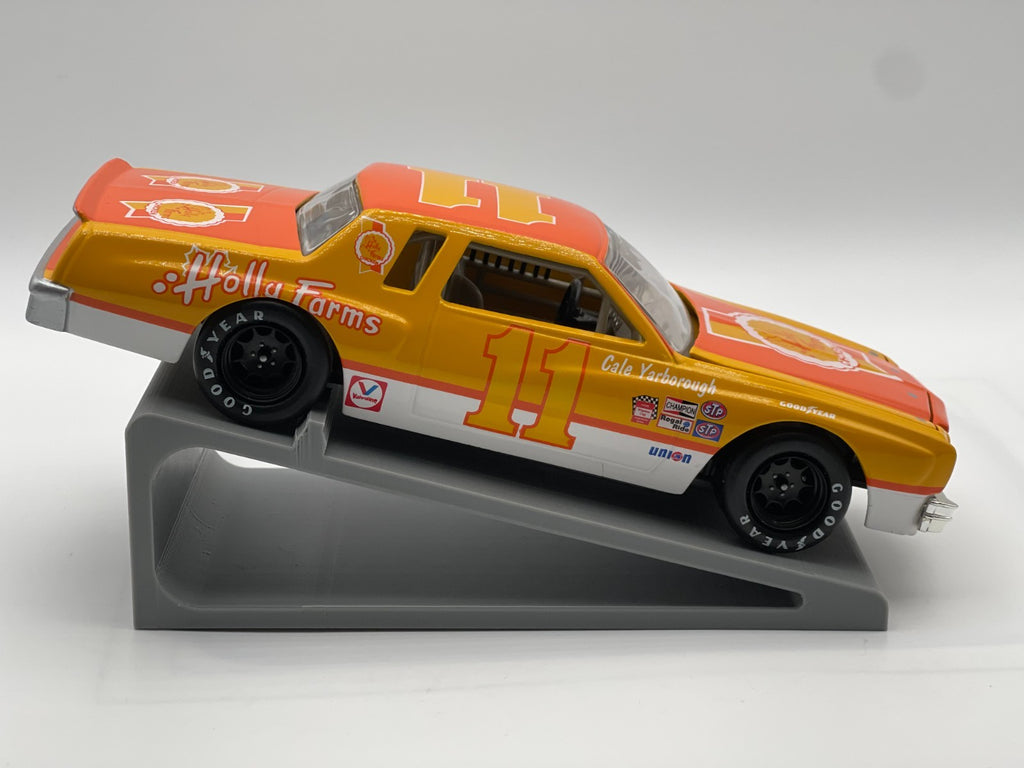 Cale Yarborough #11 Holly Farms 1976 Chevy Malibu 1:24 NASCAR 1/5640