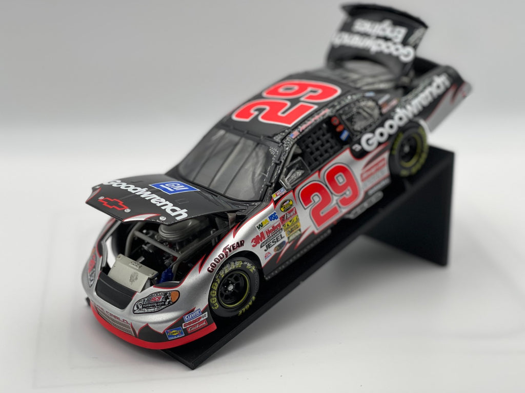 Kevin Harvick #29 GM Goodwrench 2004 Monte Carlo 1:24 NASCAR Diecast - original photograph 2