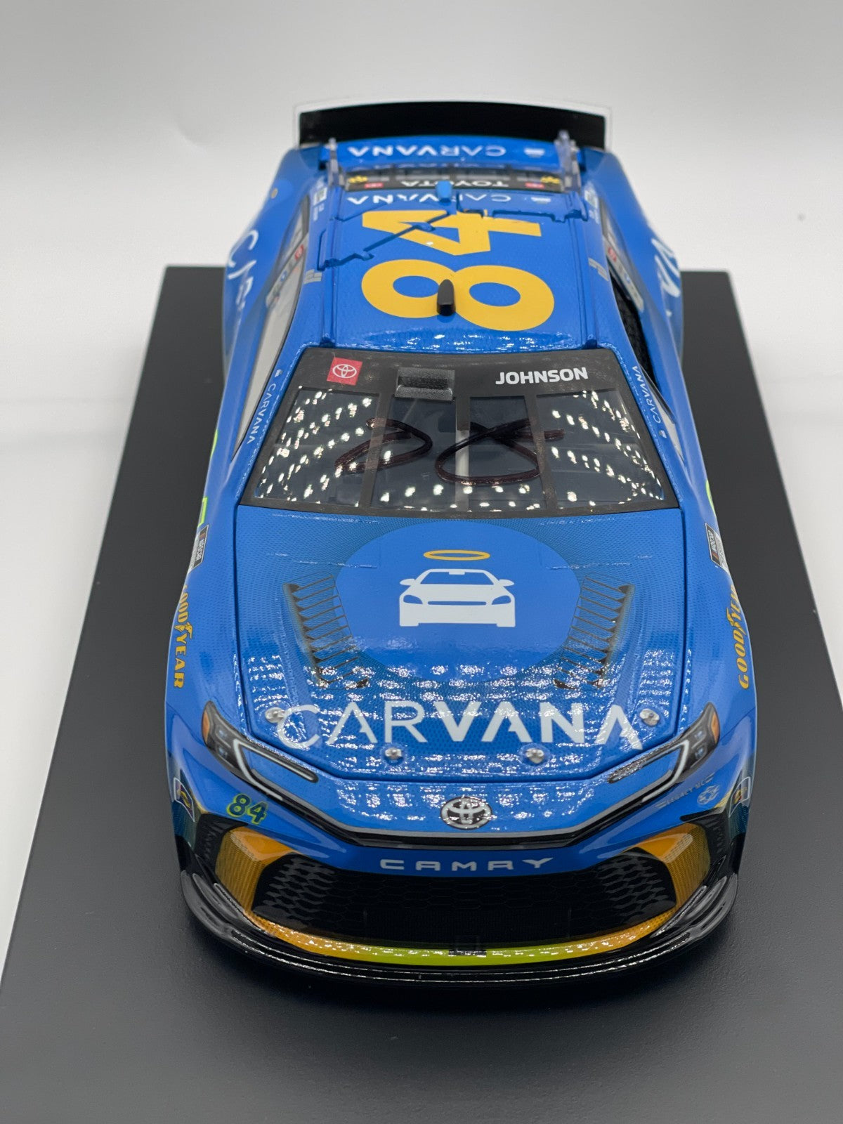 Jimmie Johnson #84 Carvana 2026 Camry Autographed 1:24 NASCAR 1/264 DIN 207
