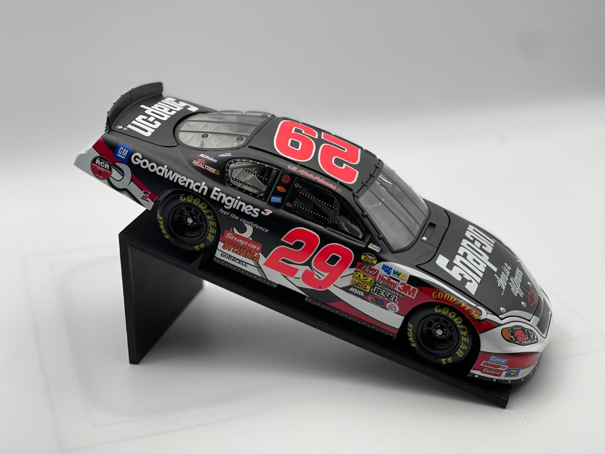 Kevin Harvick #29 Snap-On 2004 Monte Carlo 1:24 NASCAR Diecast - original photograph 4