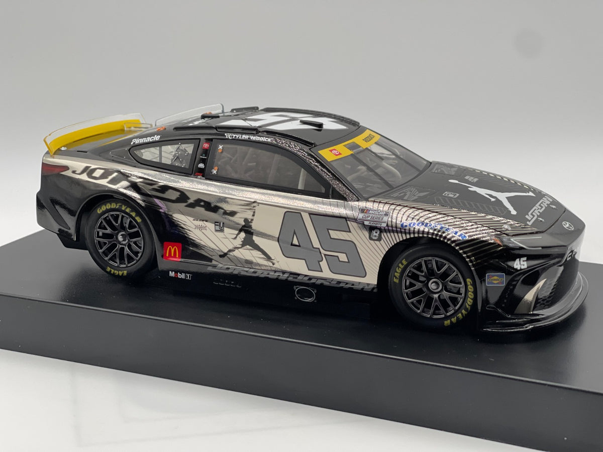 Tyler Reddick #45 Jordan Brand Black 2024 Camry Color Chrome 1:24 1/120 DIN 17 - original photograph 5