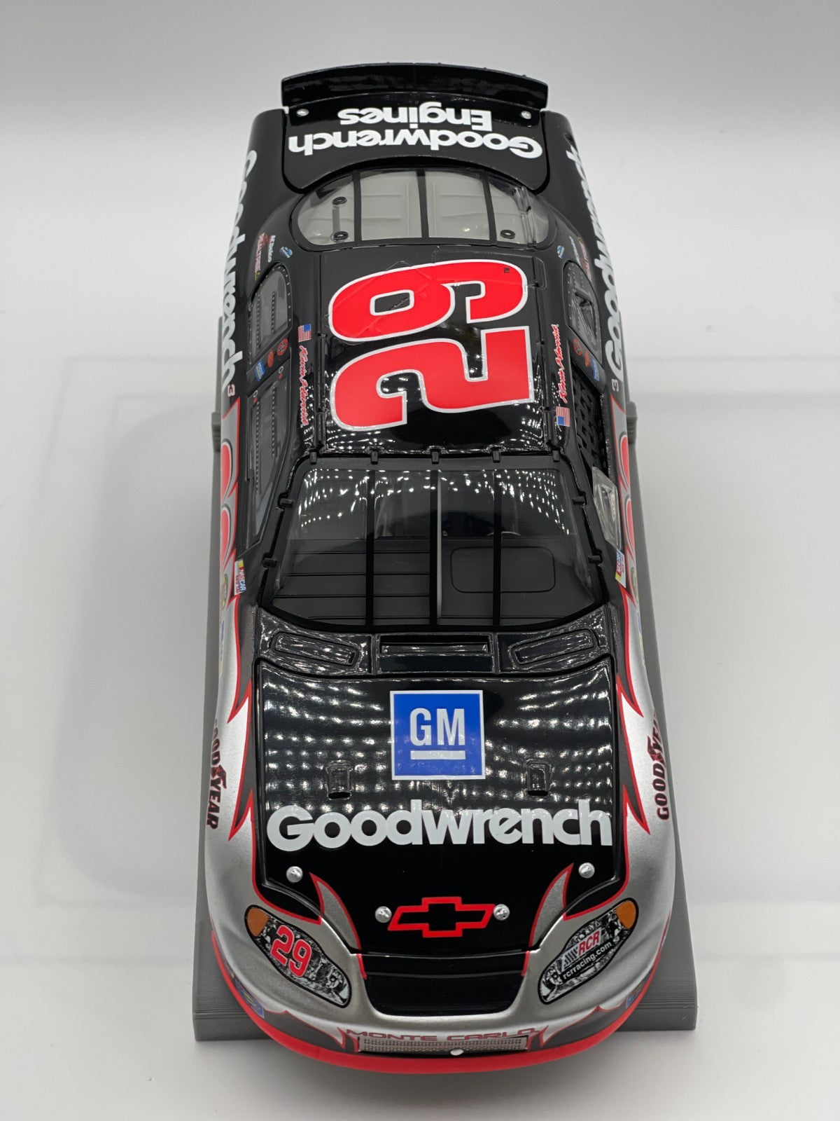 Kevin Harvick #29 GM Goodwrench 2004 Monte Carlo 1:24 NASCAR Diecast - original photograph 4