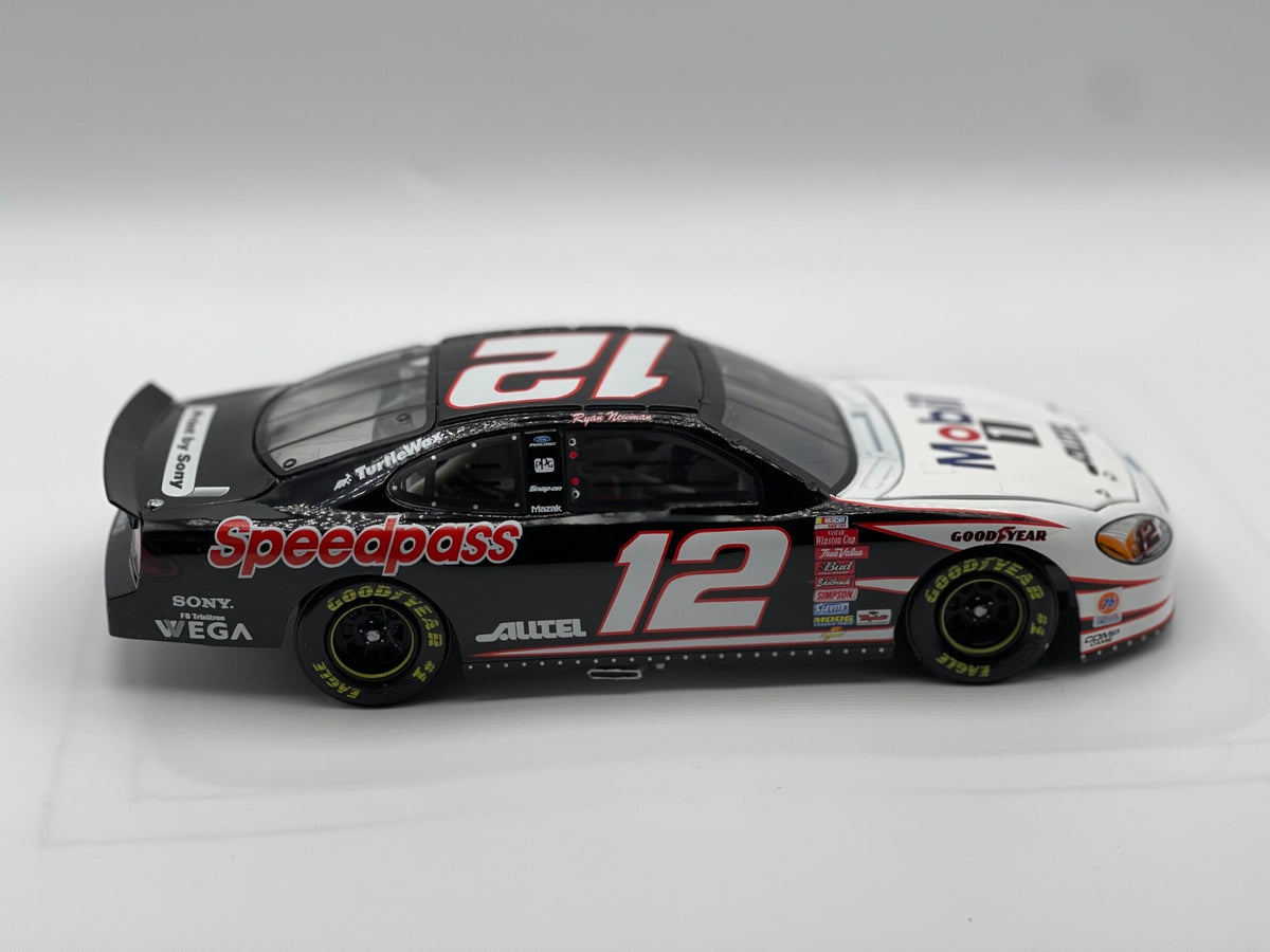 Ryan Newman #12 Alltel / Mobil 1 Speedpass 2002 Ford Taurus Rookie 1:24 - original photograph 5