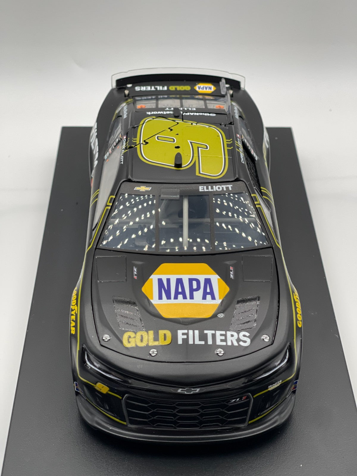 Chase Elliott #9 NAPA Gold Filters 2023 Camaro ZL1 ELITE 1:24 1/293 DIN 49 - original photograph 4
