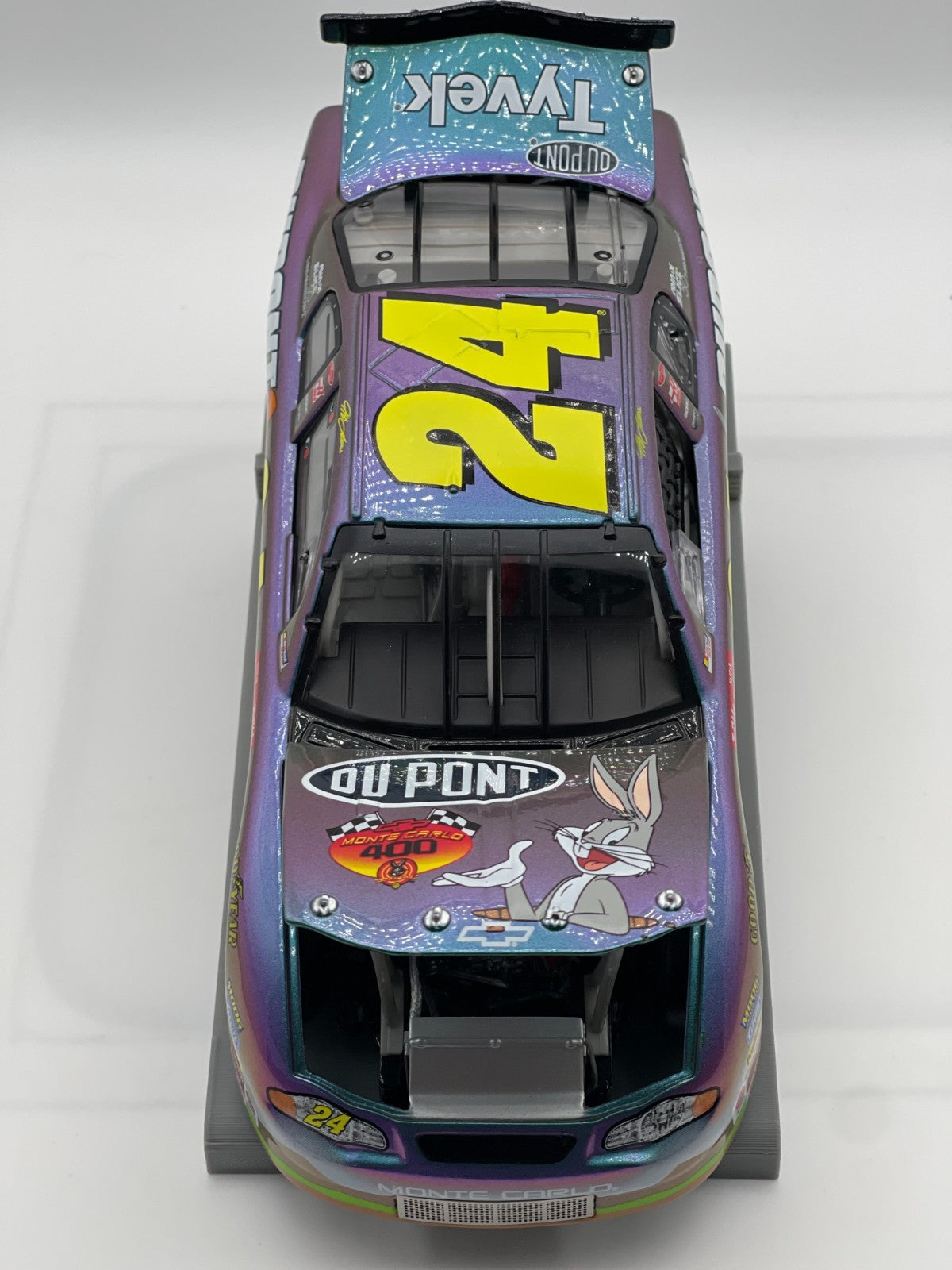 Jeff Gordon #24 DuPont Looney Tunes Chevy 400 2001 Monte Carlo 1:24 NASCAR - original photograph 3