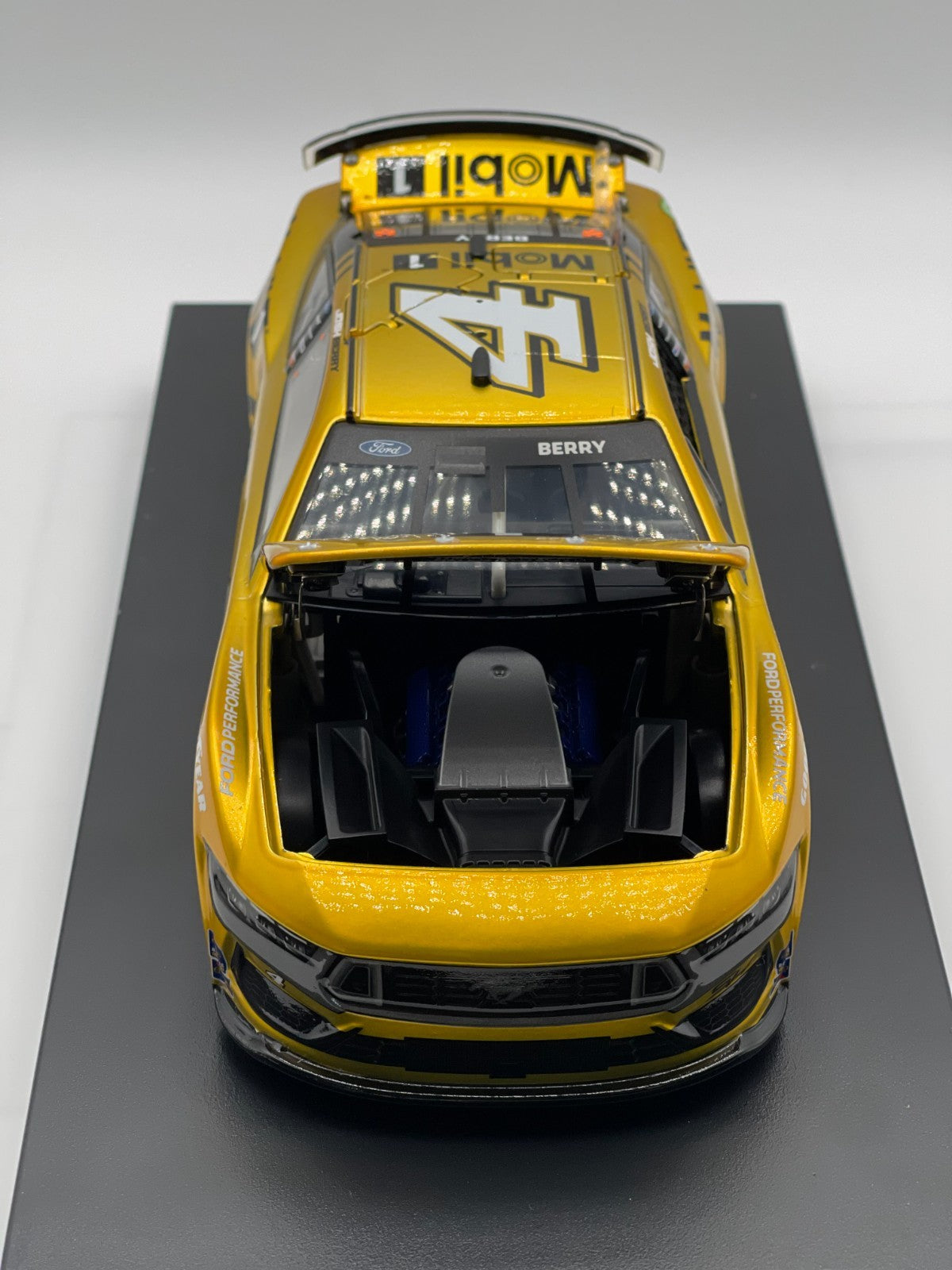 Josh Berry #4 Mobil 1 2024 Mustang ELITE Liquid Color 1:24 1/61 DIN 5