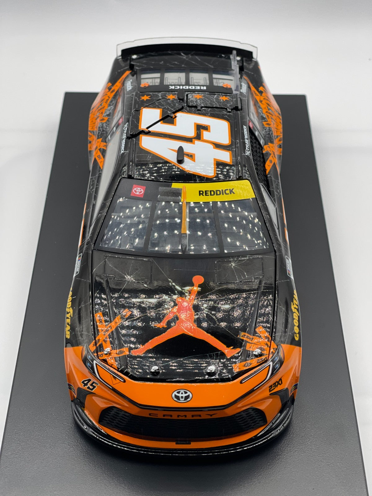 Tyler Reddick #45 Jordan Brand Chicago 2025 Camry 1:24 1/540 DIN 201 - original photograph 4