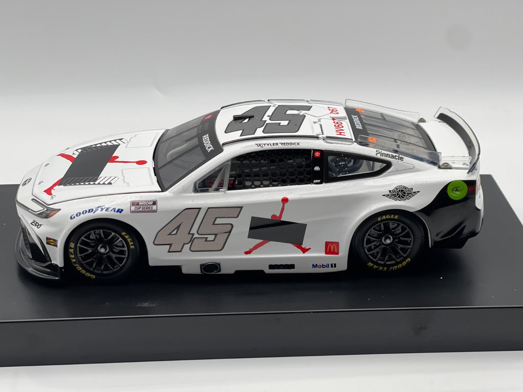 Tyler Reddick #45 Jordan Brand 2025 Camry ELITE 1:24 1/239 DIN 216 - original photograph 2