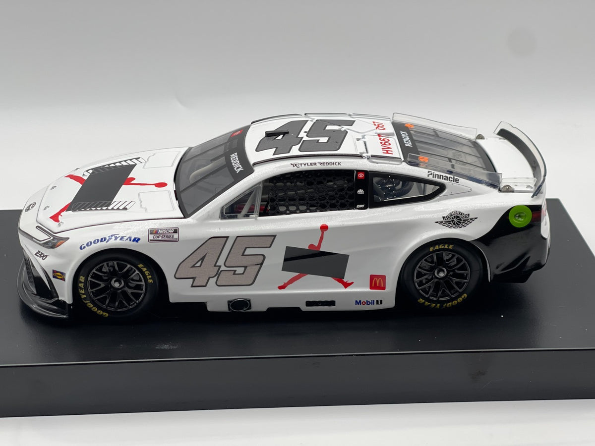 Tyler Reddick #45 Jordan Brand 2025 Camry ELITE 1:24 1/239 DIN 216 - original photograph 2