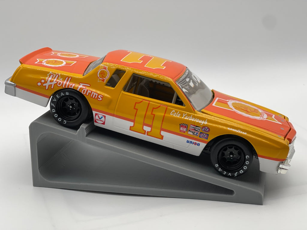 Cale Yarborough #11 Holly Farms 1976 Chevy Malibu 1:24 NASCAR 1/5640