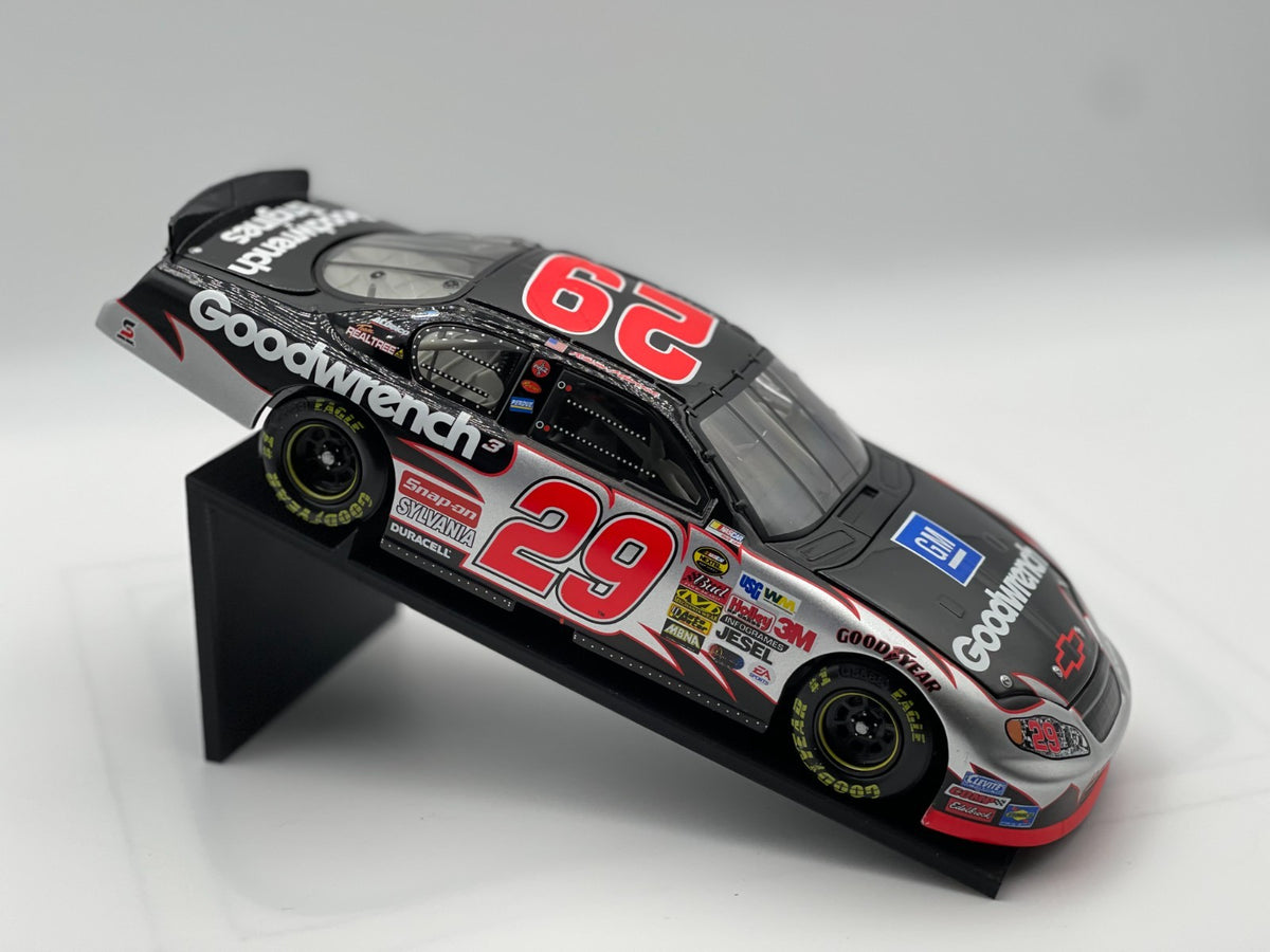 Kevin Harvick #29 GM Goodwrench 2004 Monte Carlo 1:24 NASCAR Diecast - original photograph 5